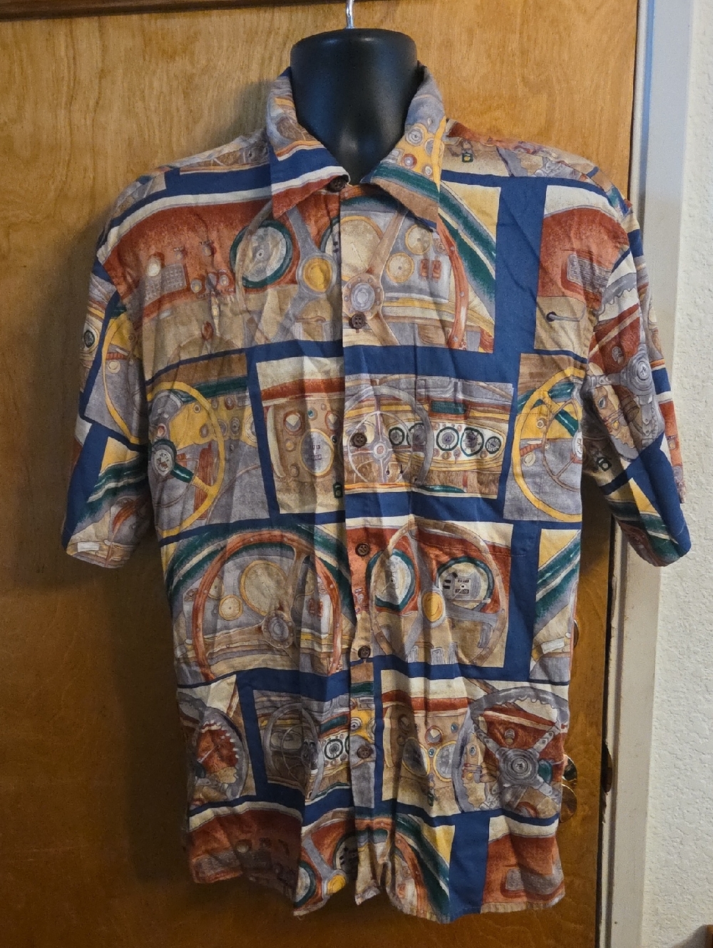 VTG REYN SPOONER MEN'S SIZE LARGE BUTTON DOWN HAWAIIAN CORVETTE THEME SHIRT.